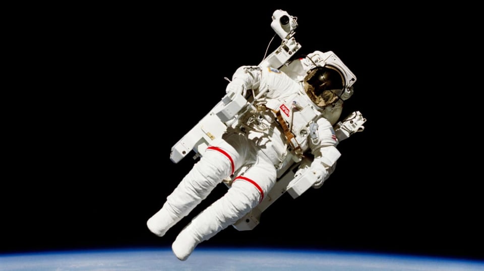 Astronaut ve volném vesmíru - riziko povolání